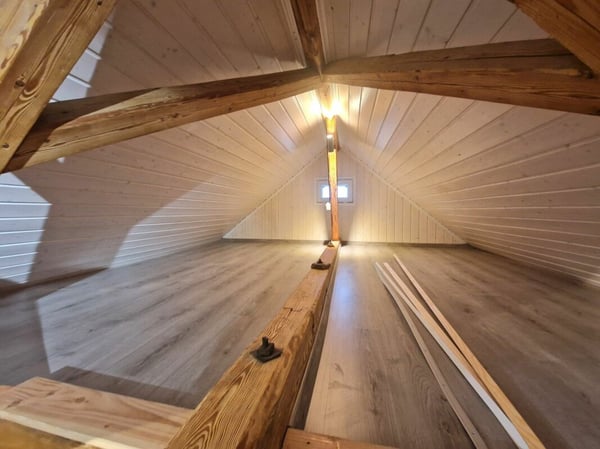 Helle, frisch renovierte 3.5-Zimmer-Dachwohnung mit Cheminée 9