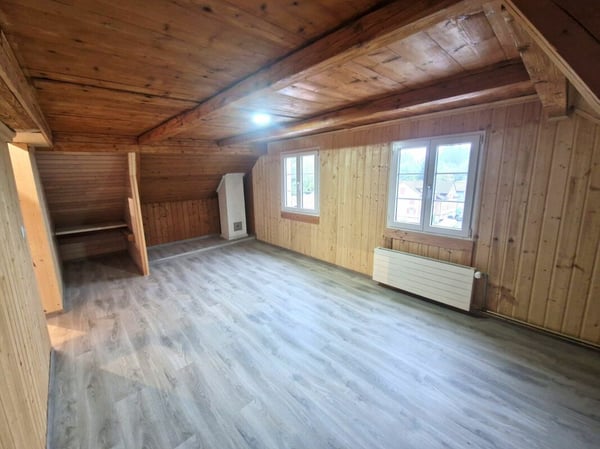 Helle, frisch renovierte 3.5-Zimmer-Dachwohnung mit Cheminée 5