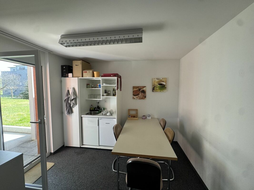 Grosszügige Gewerbefläche für Büro oder Praxis, 238 m²