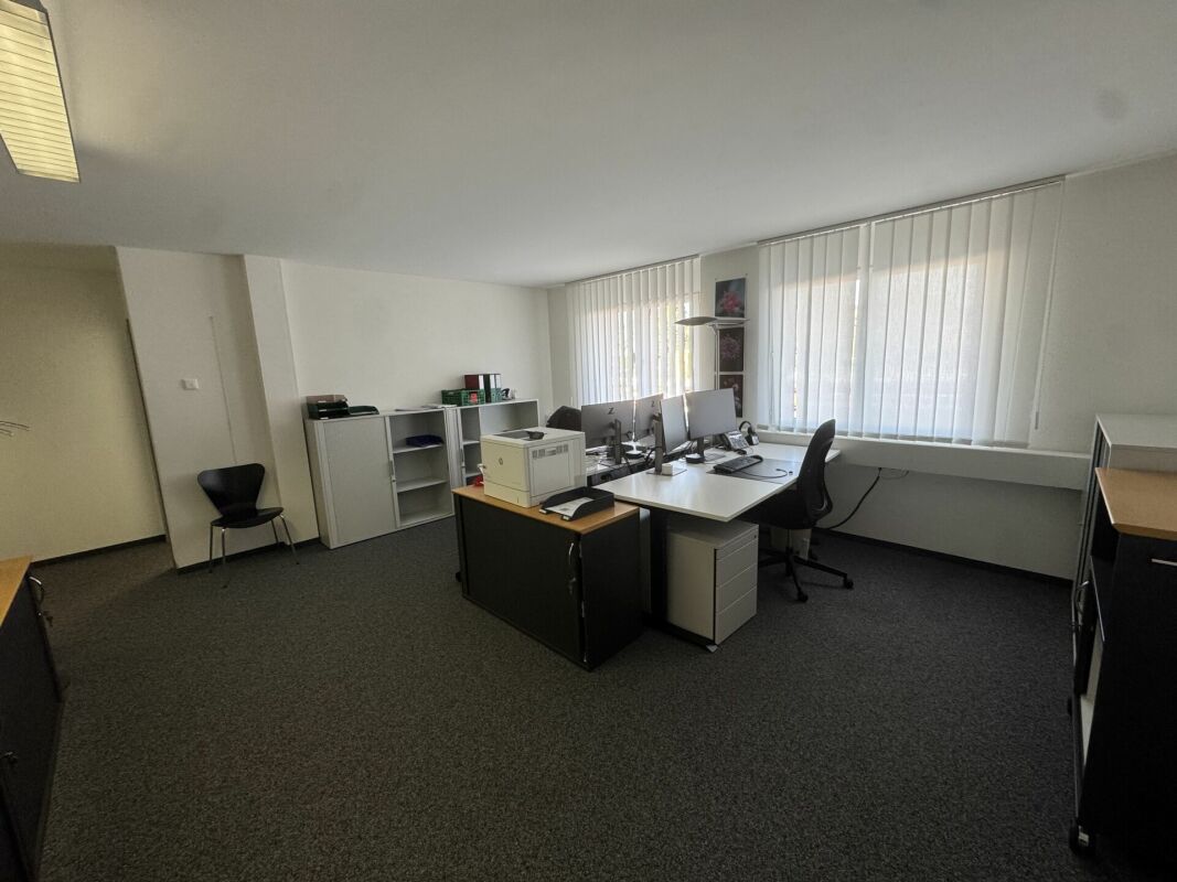 Grosszügige Gewerbefläche für Büro oder Praxis, 238 m²