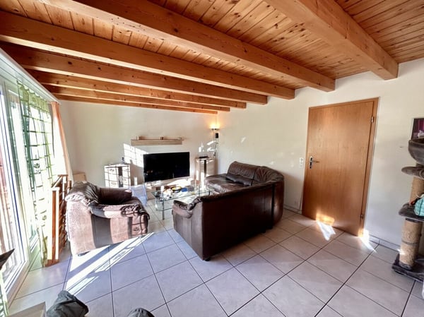 1.5-Zi-Haus mit Umschwung und Bachanstoss 8