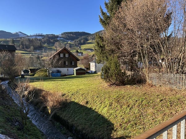 1.5-Zi-Haus mit Umschwung und Bachanstoss 16