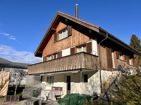 1.5-Zi-Haus mit Umschwung und Bachanstoss 10