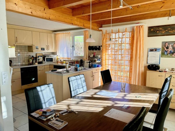 1.5-Zi-Haus mit Umschwung und Bachanstoss 9