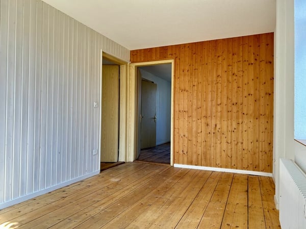 Zweifamilienhaus mit Scheune und Umschwung 12