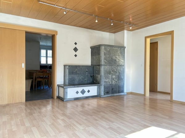 Zweifamilienhaus mit Scheune und Umschwung 3