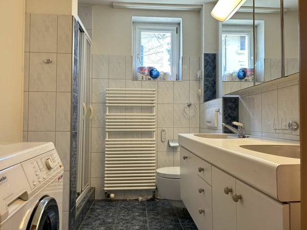 Zweifamilienhaus mit Scheune und Umschwung 7
