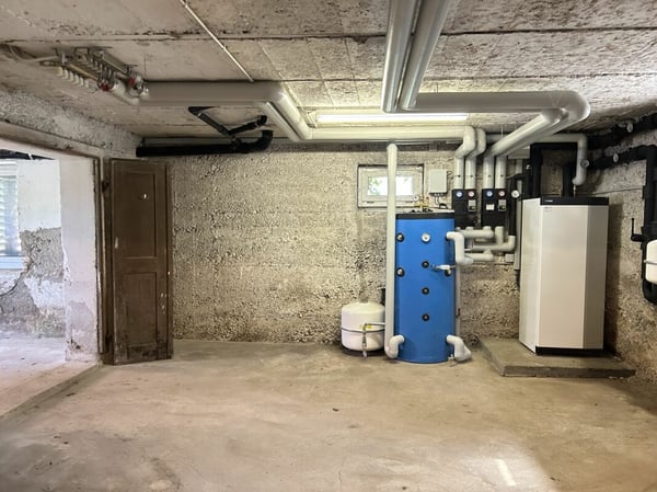 Zweifamilienhaus mit Scheune und Umschwung 15