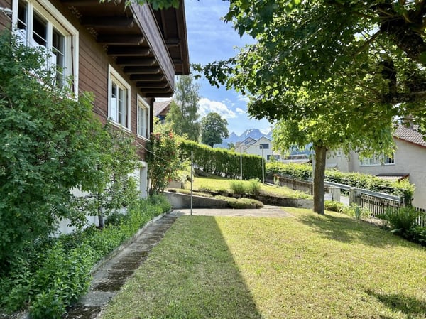 Charmantes Holzchalet mit Garten und Weitblick 16
