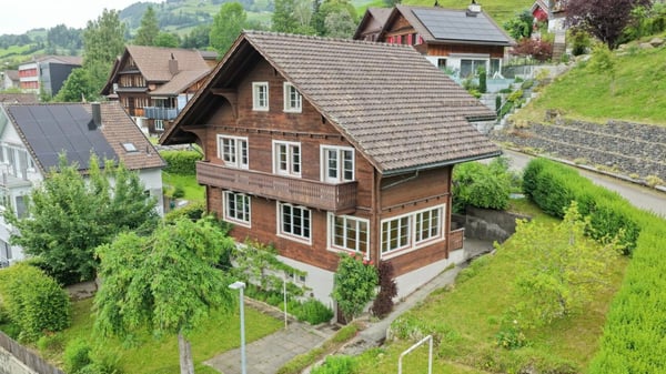 Charmantes Holzchalet mit Garten und Weitblick 1