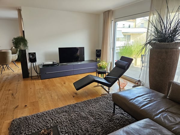 Moderne 1.5-Zimmer-Attikawohnung 18m2 mit Terrasse 93m2 und Balkon 1