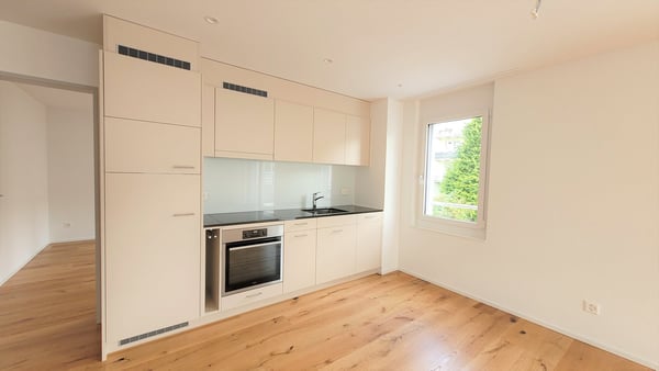 neuwertige 1.5-Zimmer-Wohnung mit Balkon 1
