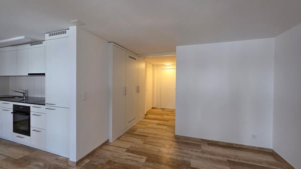 grosse 2.5 Zimmer-Wohnung 1.OG mit Balkon 5