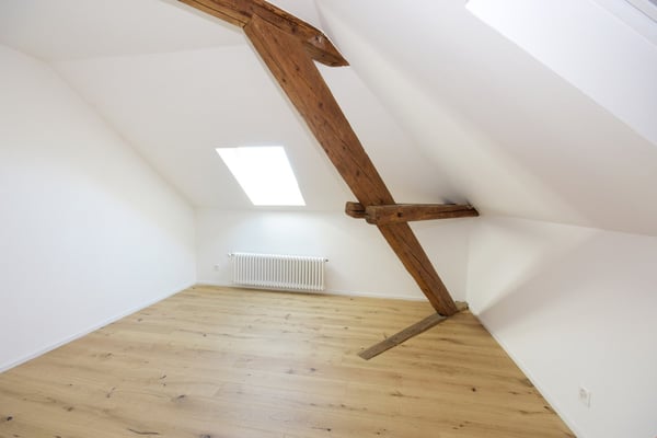 heimelige neuwertige 3.5 Zimmer-Dachwohnung 2. OG 6