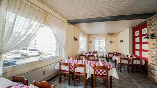 Charmantes Mehrfamilienhaus mit 8 Einheiten an zentraler Lage 10