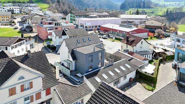 Leben und Arbeiten im Herzen von Lütisburg - vielseitige Liegenschaft mit Charakter 3