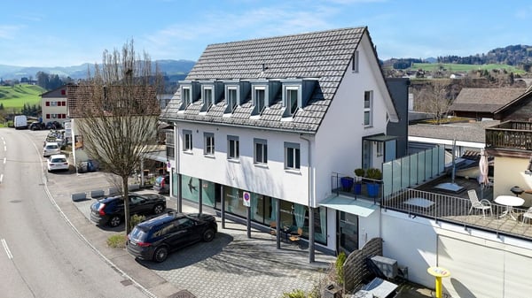 Leben und Arbeiten im Herzen von Lütisburg - vielseitige Liegenschaft mit Charakter 2