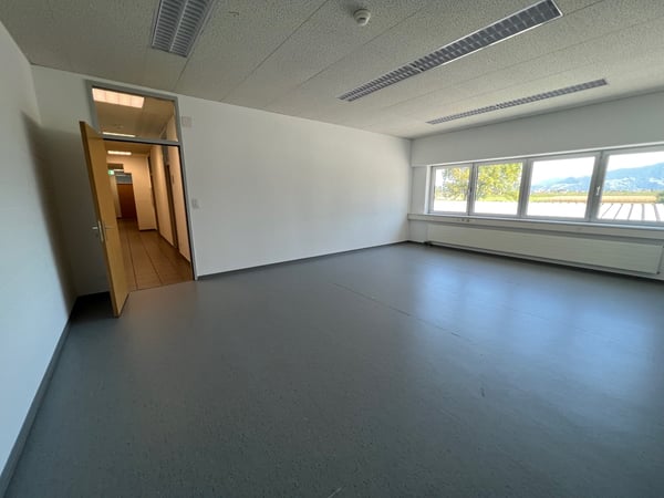 Büro 60m1 mit 1 separaten Räumen 2