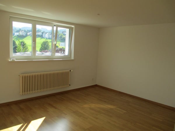 * GEMÜTLICHE DACHWOHNUNG * 2