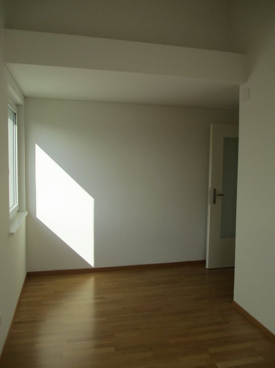 * GEMÜTLICHE DACHWOHNUNG * 4