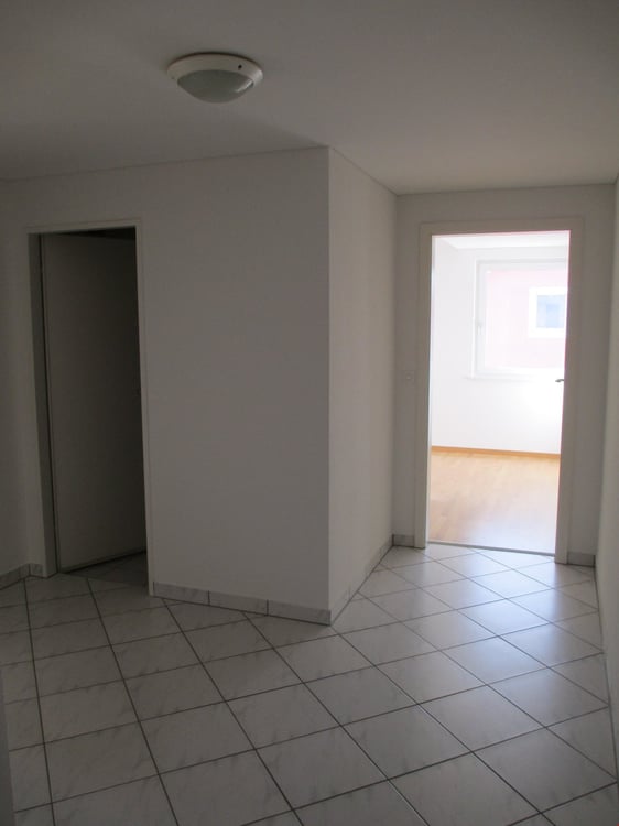* GEMÜTLICHE DACHWOHNUNG * 5