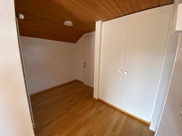 *Frisch renovierte 2.5-Zimmerwohnung im Dachgeschoss* 7