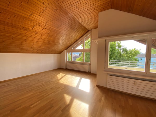 *Frisch renovierte 2.5-Zimmerwohnung im Dachgeschoss* 1