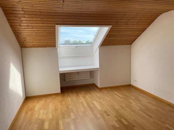 *Frisch renovierte 2.5-Zimmerwohnung im Dachgeschoss* 3