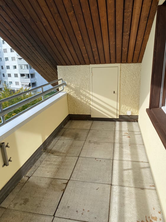 *Frisch renovierte 2.5-Zimmerwohnung im Dachgeschoss* 8