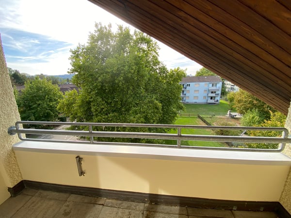 *Frisch renovierte 2.5-Zimmerwohnung im Dachgeschoss* 10