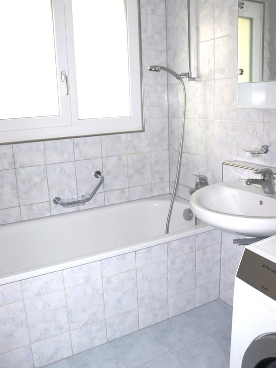 6 Zi.-Wohnung mit Balkon in ruhigem Wohnquartier 3