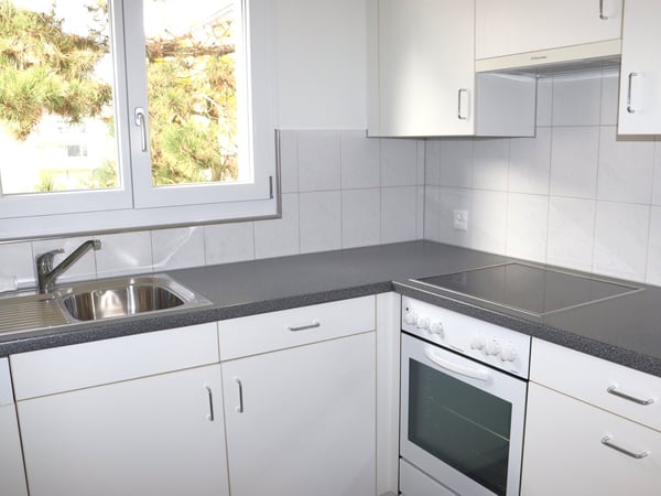 6 Zi.-Wohnung mit Balkon in ruhigem Wohnquartier 2