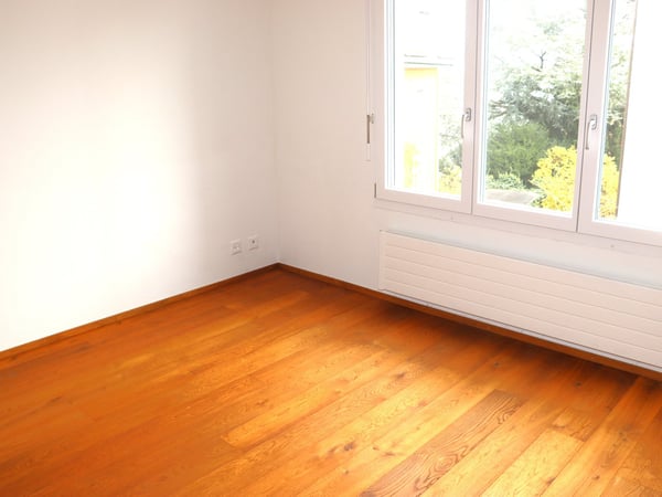 6 Zi.-Wohnung mit Balkon in ruhigem Wohnquartier 8