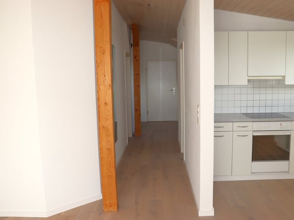originelle 3.5 Zi.-DACH-Wohnung mit Balkon 10