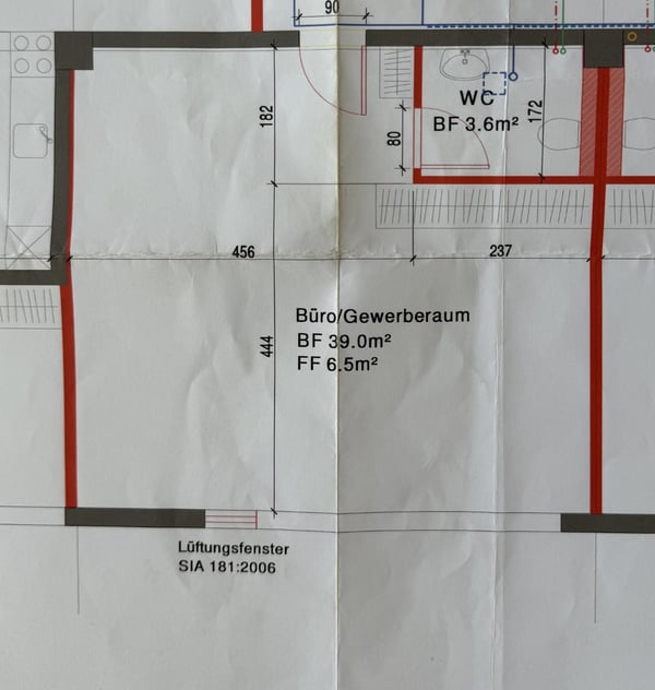 Helles und gepflegtes Büro mit viel Tageslicht 5