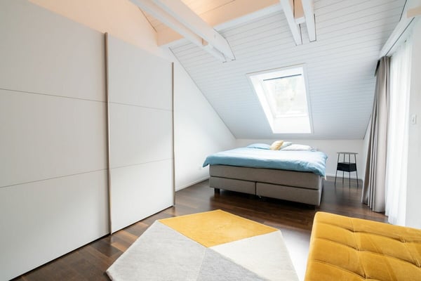 MODERNE UND STILLVOLLE DACHWOHNUNG 8