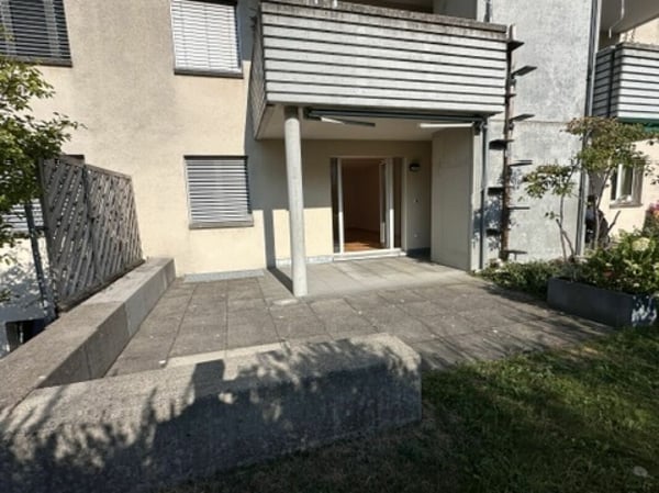 ZENTRAL MIT EINLADENDEM GARTEN
