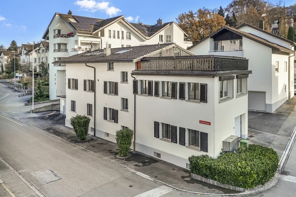 Multifunktionales Zweifamilienhaus mit grosszügigem Platzangebot, in nächster Nähe zum See 52