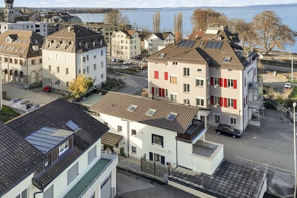 Multifunktionales Zweifamilienhaus mit grosszügigem Platzangebot, in nächster Nähe zum See 53