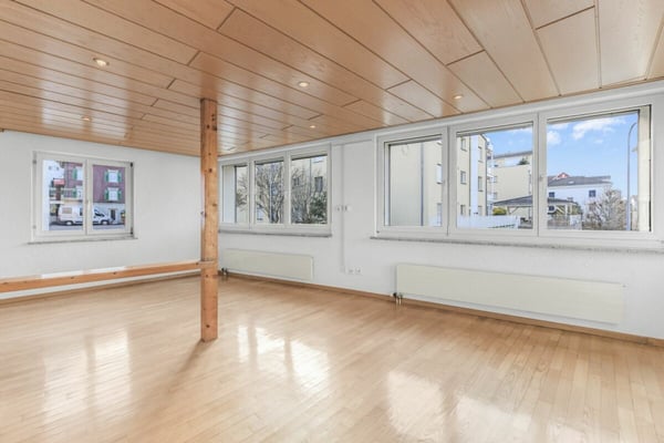 Multifunktionales Zweifamilienhaus mit grosszügigem Platzangebot, in nächster Nähe zum See 28