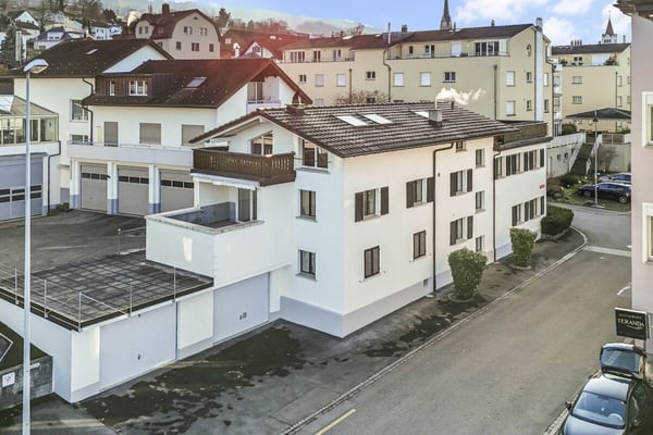 Multifunktionales Zweifamilienhaus mit grosszügigem Platzangebot, in nächster Nähe zum See 57