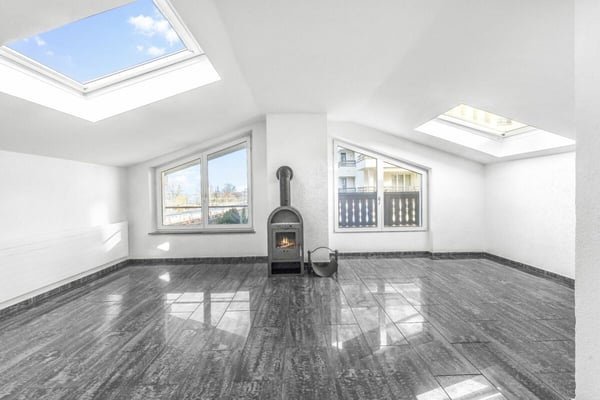 Multifunktionales Zweifamilienhaus mit grosszügigem Platzangebot, in nächster Nähe zum See 2