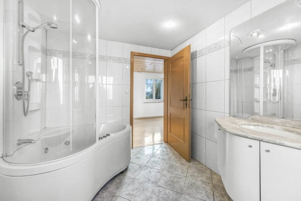 Multifunktionales Zweifamilienhaus mit grosszügigem Platzangebot, in nächster Nähe zum See 32