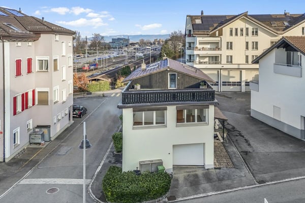 Multifunktionales Zweifamilienhaus mit grosszügigem Platzangebot, in nächster Nähe zum See 58