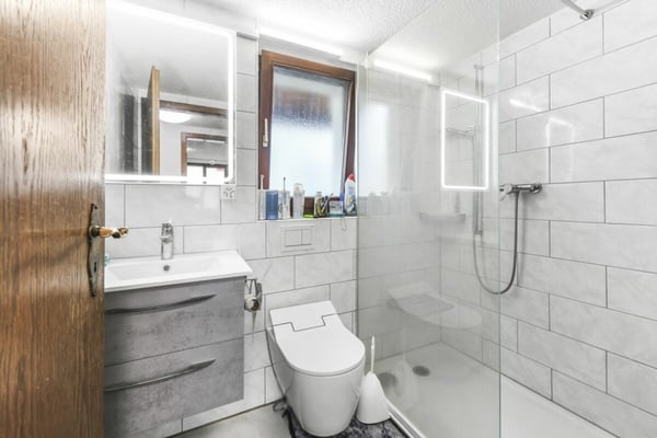 Multifunktionales Zweifamilienhaus mit grosszügigem Platzangebot, in nächster Nähe zum See 41