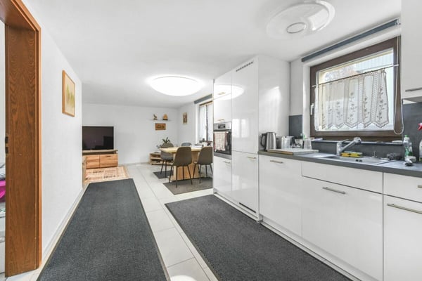 Multifunktionales Zweifamilienhaus mit grosszügigem Platzangebot, in nächster Nähe zum See 34