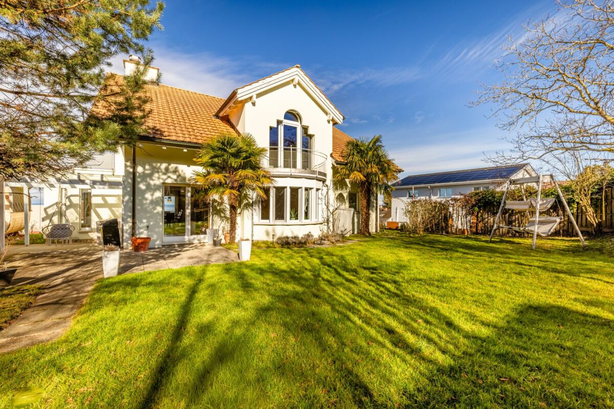 Repräsentative und einmalige Villa an Top-Wohnlage mit attraktiver Seesicht und Einliegerwohnung