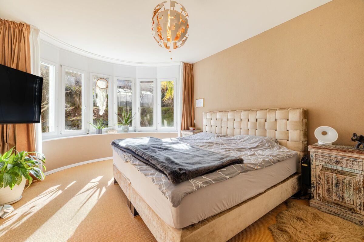 Repräsentative und einmalige Villa an Top-Wohnlage mit attraktiver Seesicht und Einliegerwohnung