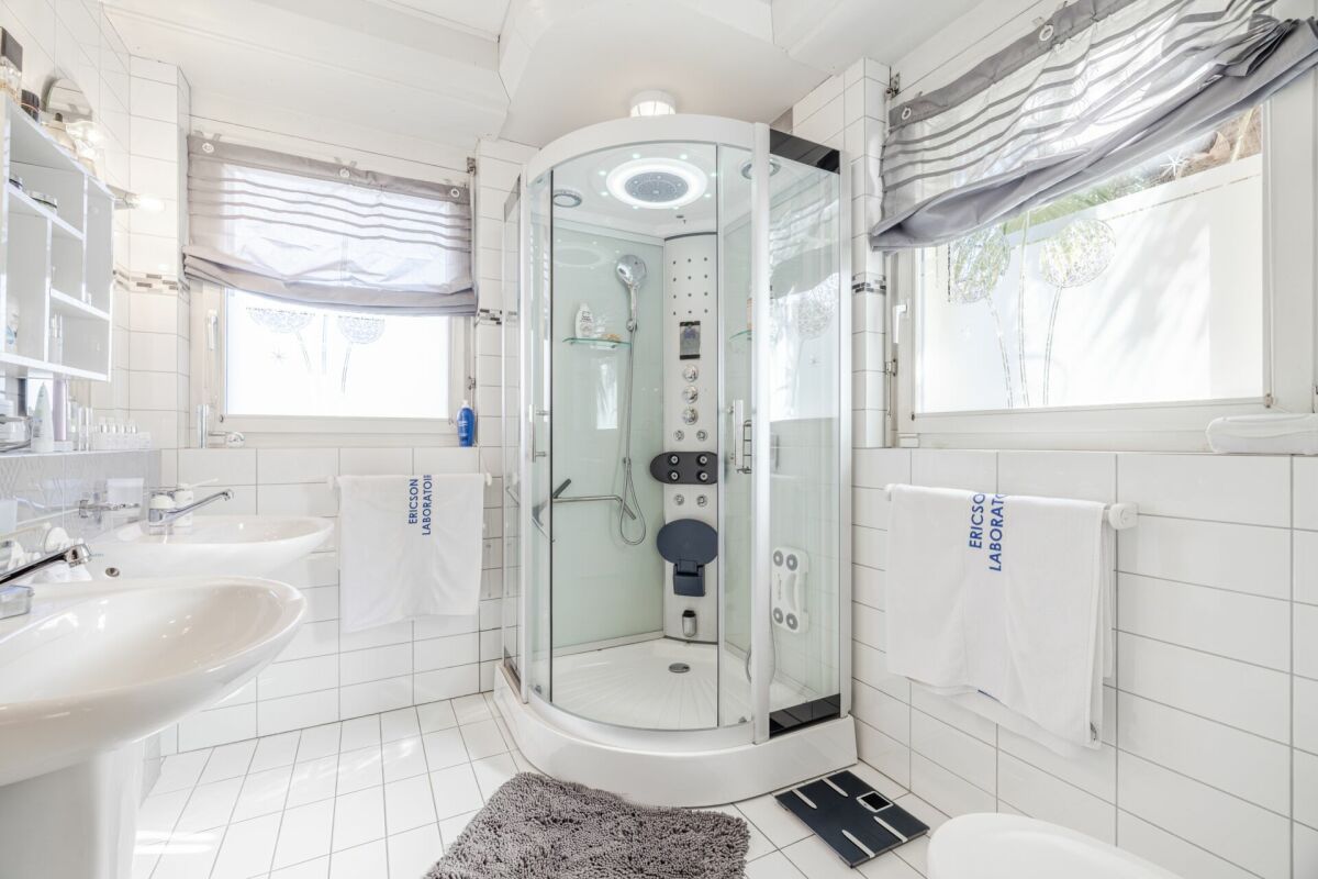 Repräsentative und einmalige Villa an Top-Wohnlage mit attraktiver Seesicht und Einliegerwohnung