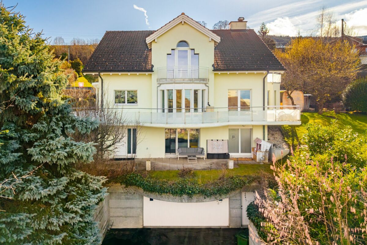 Repräsentative und einmalige Villa an Top-Wohnlage mit attraktiver Seesicht und Einliegerwohnung